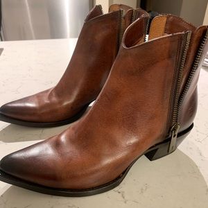 Frye Sacha Zip Bootie